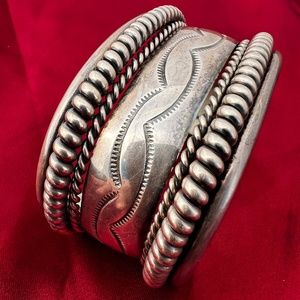 TAHE Navaho sterling silver bracelet